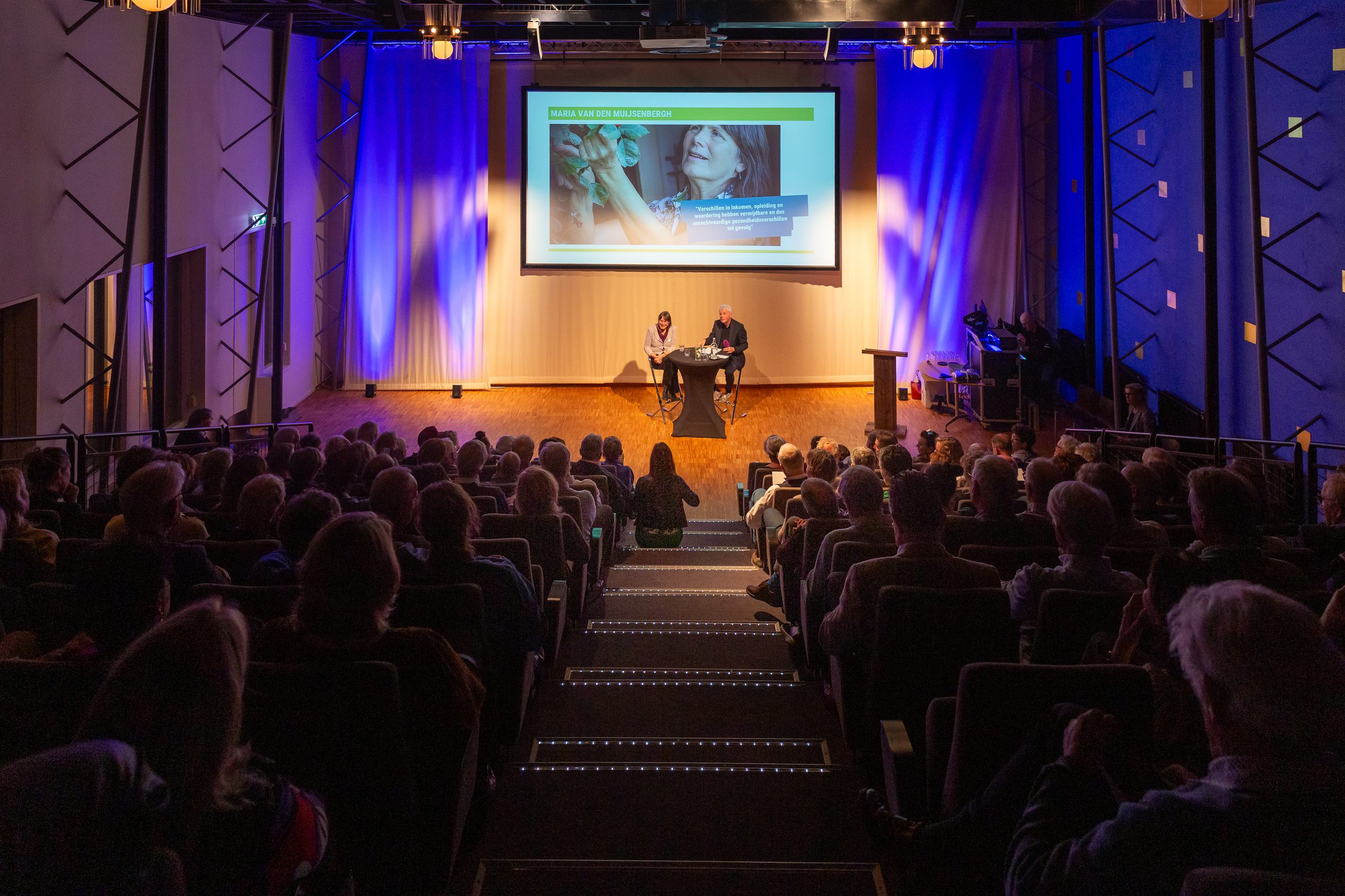 Volle zaal tijdens 10 jarig bestaan Stichting Annetje